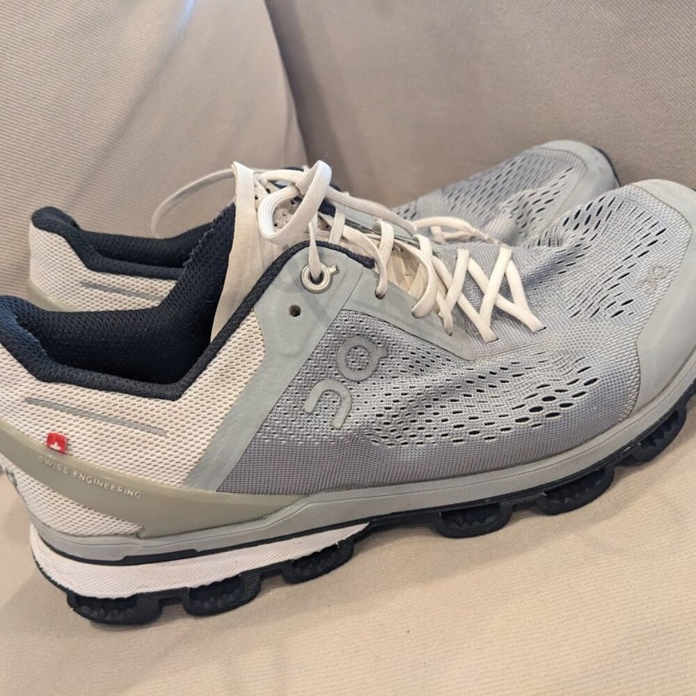 Genuine On Cloud Cloudsurfer 5 Running Shoes Size… - image 2